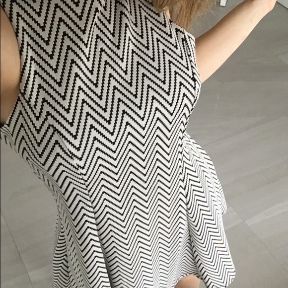 🎲HP🎲 Monteau Stripped Dress - Picture 4 of 7